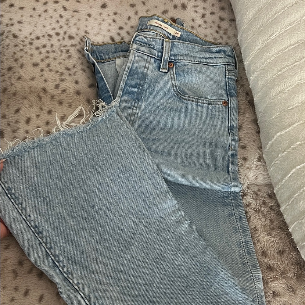 LEVIS BLUE FLARED JEANS